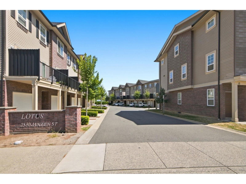 2530 JANZEN Street Abbotsford British Columbia, V2T 0H7 - 4 Bedrooms Condo For Sale