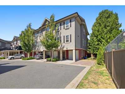 2530 JANZEN Street | Abbotsford British Columbia | Slide Image Two