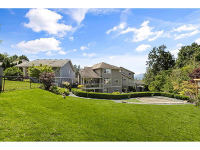 5602 THOM CREEK Drive | Chilliwack British Columbia | Slide Image Three