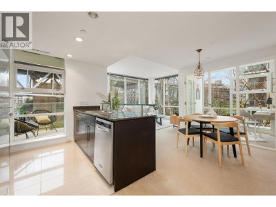 633 KINGHORNE Mews | Vancouver British Columbia | Slide Image Nine