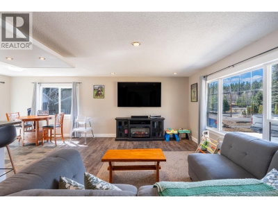 2073 WOODHAVEN Drive | Prince George British Columbia | Slide Image Ten