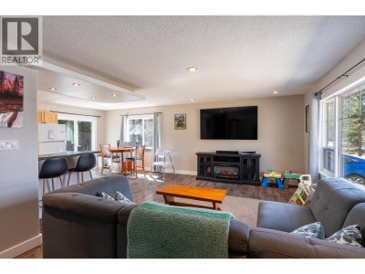 2073 WOODHAVEN Drive | Prince George British Columbia | Slide Image Nine