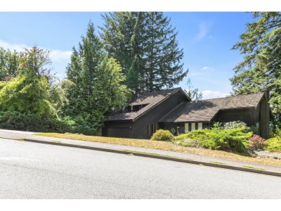 2704 ST. MORITZ Way | Abbotsford British Columbia | Slide Image Five