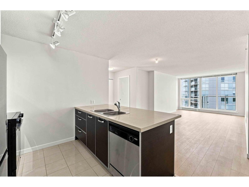 13688 100 Avenue Surrey British Columbia, V3T 0G5 - 2 Bedrooms Condo For Sale