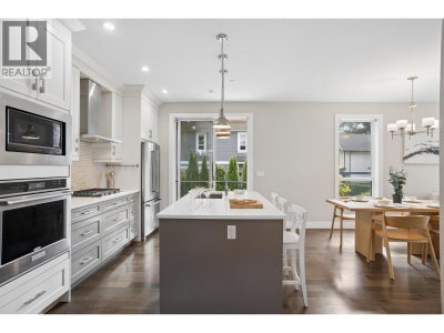 2020 CARSON Court | North Vancouver British Columbia | Slide Image Nine