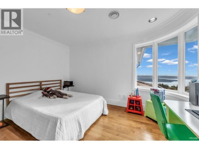 1525 ERRIGAL Place | West Vancouver British Columbia | Slide Image Twenty-eight