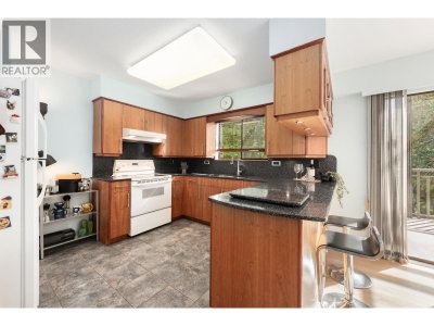 2950 KEETS Drive | Coquitlam British Columbia | Slide Image Ten