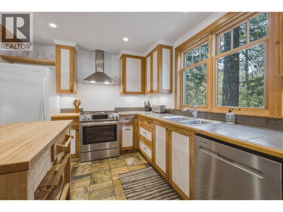 5 GARIBALDI Drive | Whistler British Columbia | Slide Image Eight