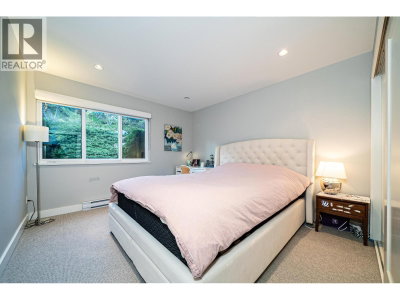 2214 FOLKSTONE Way | West Vancouver British Columbia | Slide Image Twenty-three