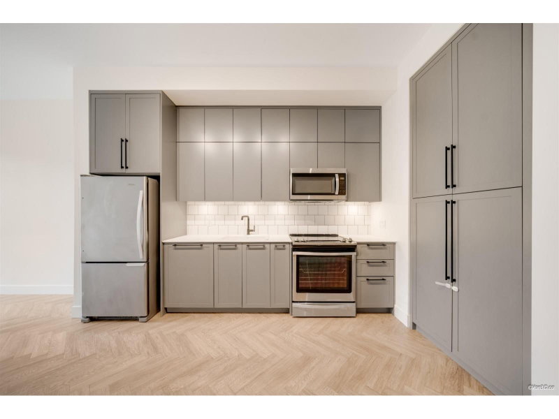 10168 149 Street Surrey British Columbia, V3R 0E9 - 2 Bedrooms Home For Sale