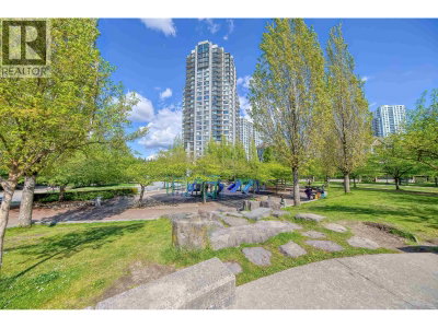5380 OBEN Street | Vancouver British Columbia | Slide Image Five