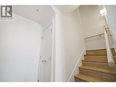 450 WESTVIEW Street | Coquitlam British Columbia | Slide Image Thirteen