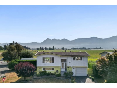 46702 ARBUTUS Avenue | Chilliwack British Columbia | Slide Image Three