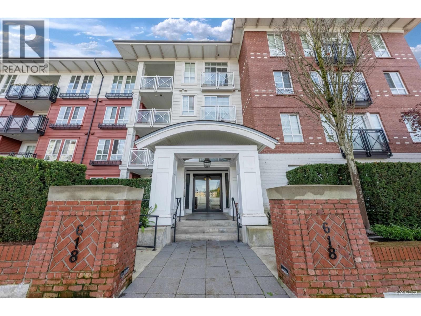618 COMO LAKE Avenue, Coquitlam, British Columbia V3J 0G1