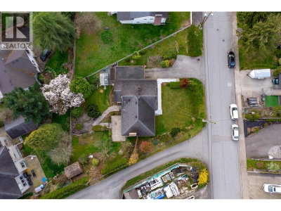 1874 HILLSIDE Avenue | Coquitlam British Columbia | Slide Image Ten