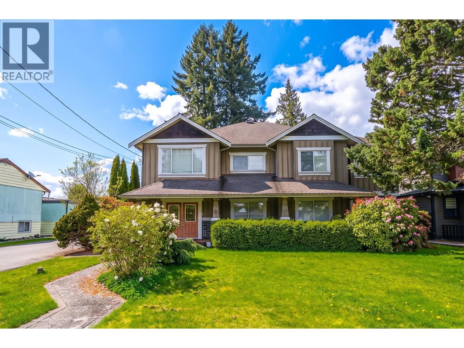 735 SCHOOLHOUSE Street, Coquitlam, British Columbia V3J 5S1