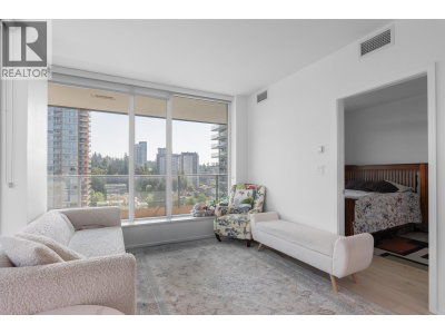 3809 EVERGREEN Place | Burnaby British Columbia | Slide Image Three