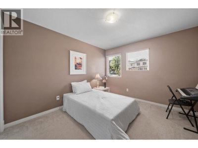 24781 MCCLURE Drive | Maple Ridge British Columbia | Slide Image Fifteen