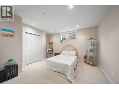 24781 MCCLURE Drive | Maple Ridge British Columbia | Slide Image Twenty-three