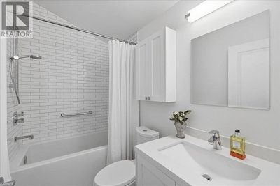 5605 HAMPTON Place | Vancouver British Columbia | Slide Image Twenty-seven