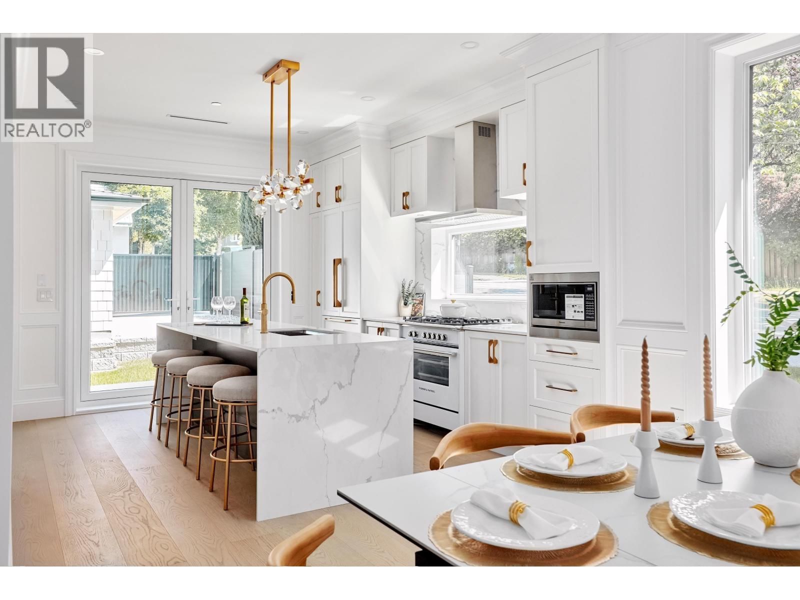 5081 CROWN Avenue, Vancouver, British Columbia V6N 2B7