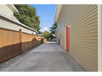 5873 169 Street | Surrey British Columbia | Slide Image Thirty-six