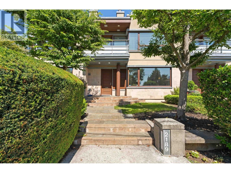 2189 ARGYLE Avenue West Vancouver British Columbia, V7V 1A5 - 3 Bedrooms Condo For Sale