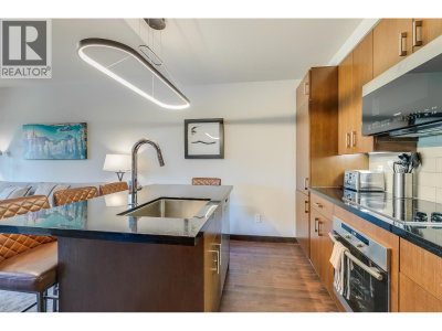 2020 LONDON Lane | Whistler British Columbia | Slide Image Ten