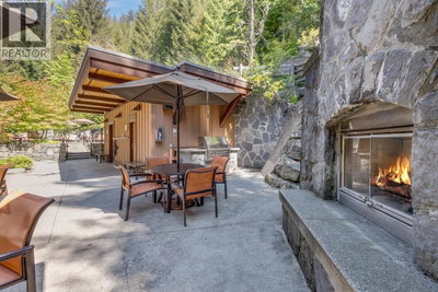 2020 LONDON Lane | Whistler British Columbia | Slide Image Eighteen