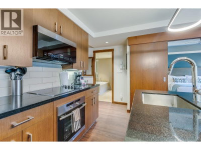 2020 LONDON Lane | Whistler British Columbia | Slide Image Nine