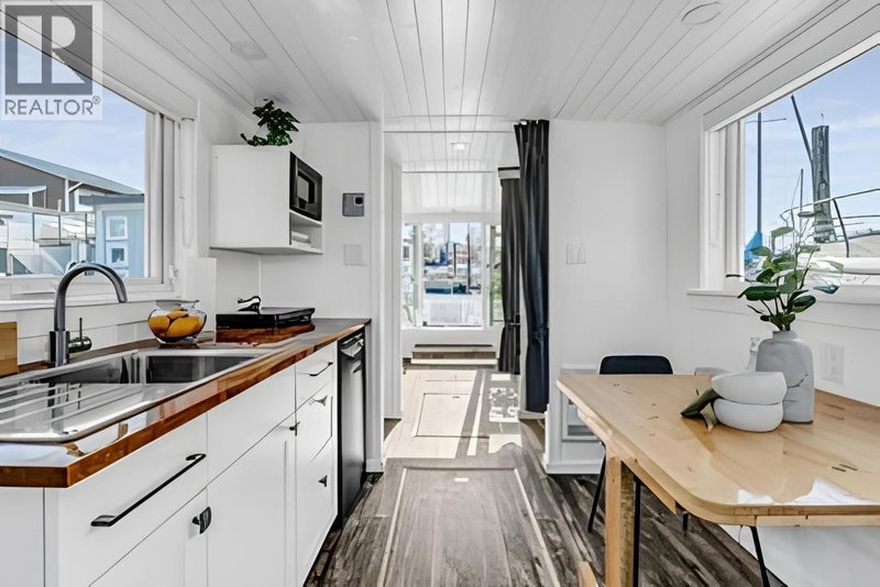 415 ESPLANADE North Vancouver British Columbia, V7L 0B5 - 1 Bedroom Home For Sale