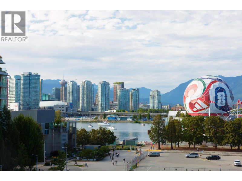 1688 PULLMAN PORTER Street Vancouver British Columbia, V6A 0H4 - 2 Bedrooms Waterfront Condo For Sale