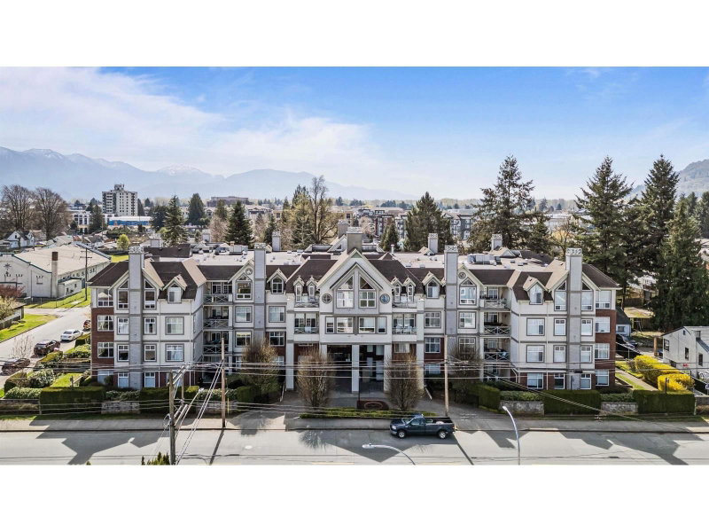 45700 WELLINGTON Avenue Chilliwack British Columbia, V2P 2E4 - 2 Bedrooms Condo For Sale