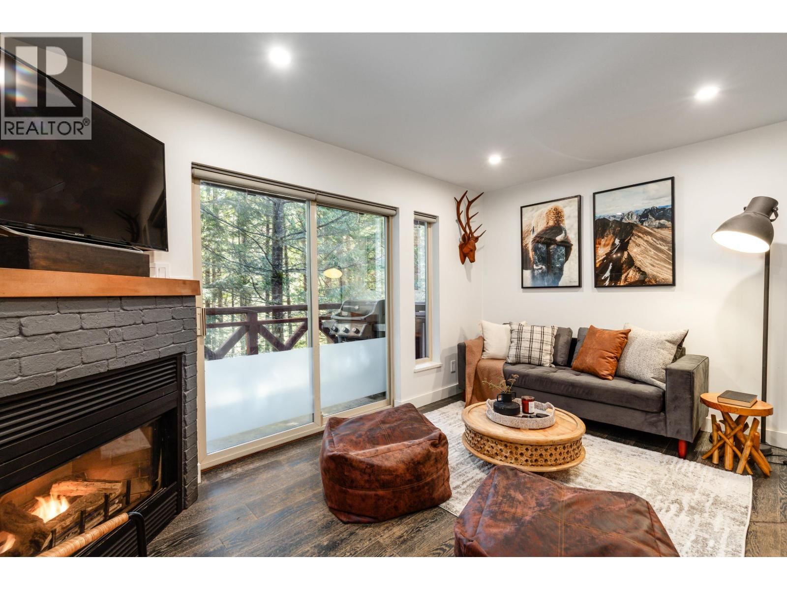 113 3070 HILLCREST Drive property photo
