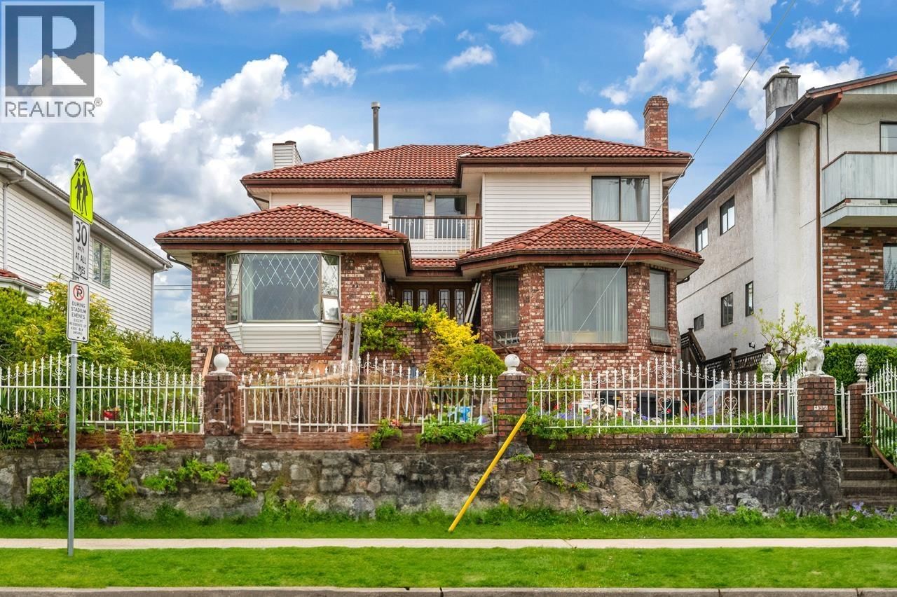 4338 ONTARIO Street, Vancouver, British Columbia V5V 3G9