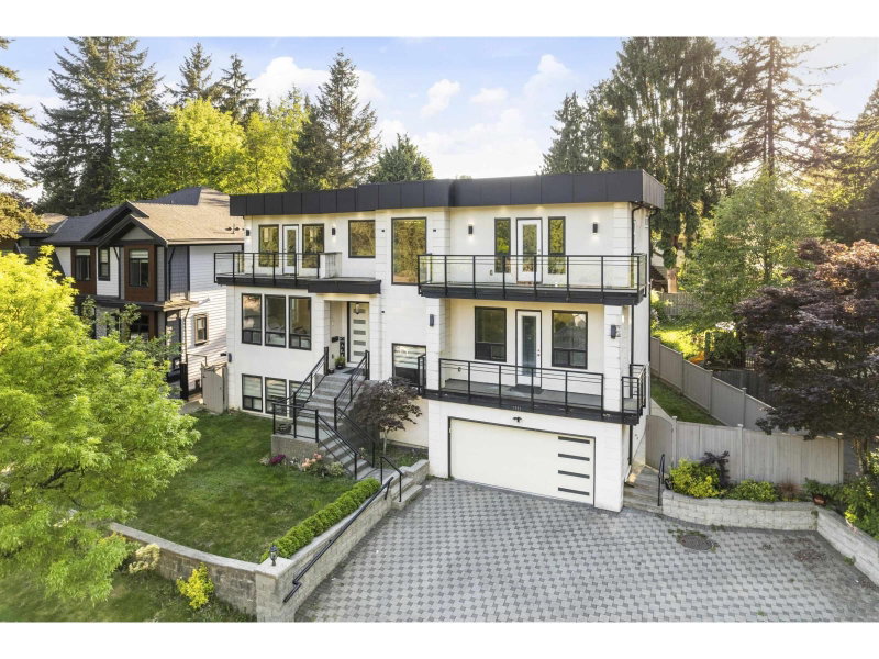 7585 143 Street Surrey British Columbia, V3W 5P2 - 9 Bedrooms Home For Sale