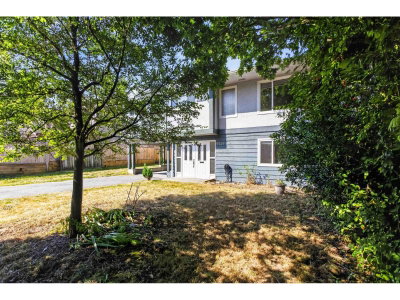 9727 121 Street | Surrey British Columbia | Slide Image Three