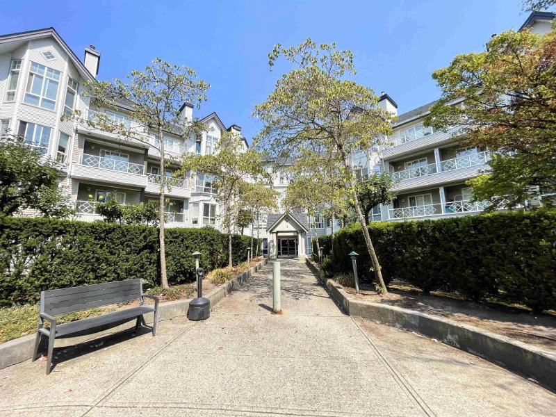 9979 140 Street Surrey British Columbia, V3T 5W2 - 1 Bedroom Condo For Sale
