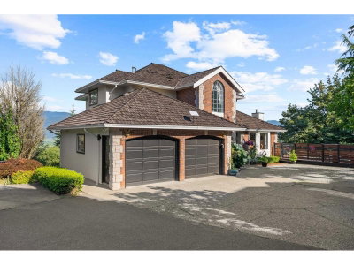 35993 EAGLECREST Place | Abbotsford British Columbia | Slide Image Four