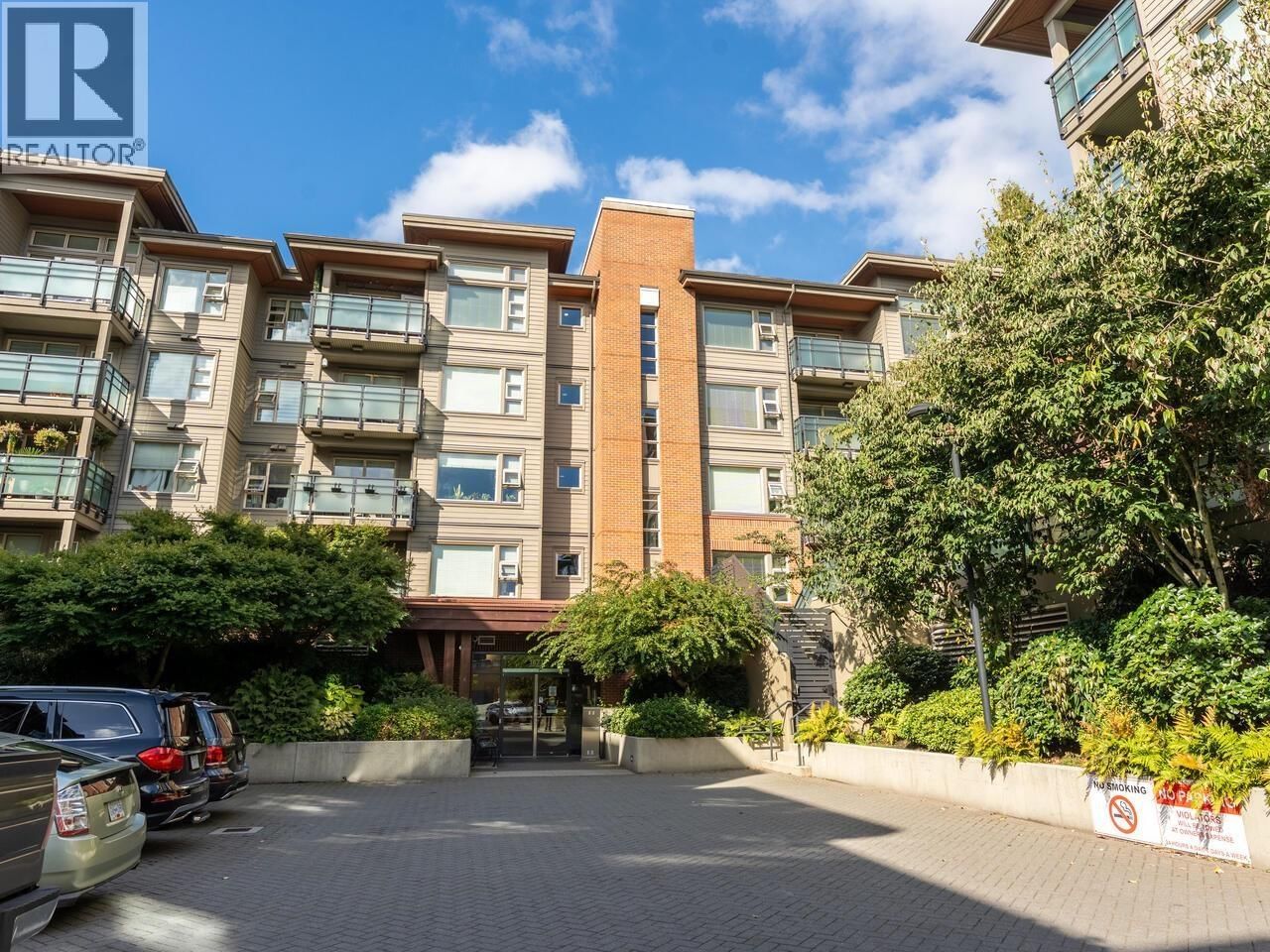 1677 LLOYD Avenue, North Vancouver, British Columbia V7P 0B1
