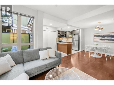 728 14TH Street | North Vancouver British Columbia | Slide Image Eight