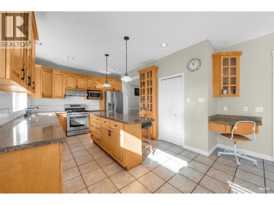 9171 PAULESHIN Crescent | Richmond British Columbia | Slide Image Ten