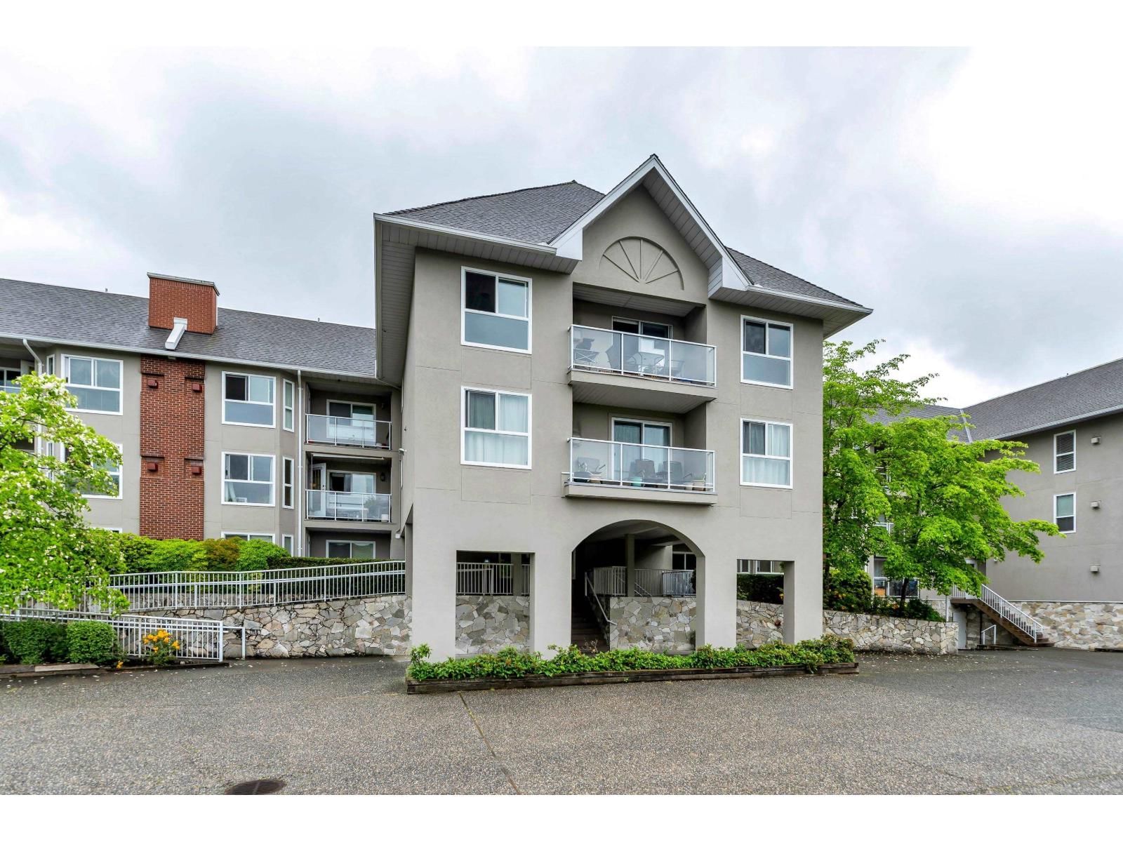 19835 64 Avenue, Langley, British Columbia V2Y 1L8