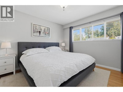 6876 HYCREST Drive | Burnaby British Columbia | Slide Image Thirteen