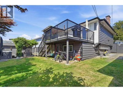 6876 HYCREST Drive | Burnaby British Columbia | Slide Image Nineteen