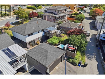 6876 HYCREST Drive | Burnaby British Columbia | Slide Image Thirty-three