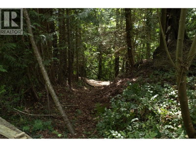 8127 REDROOFFS Road | Halfmoon Bay British Columbia | Slide Image Twelve