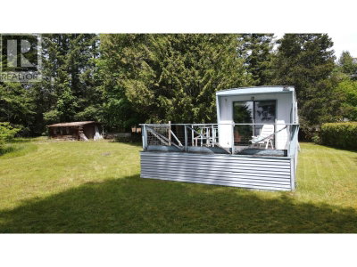 8127 REDROOFFS Road | Halfmoon Bay British Columbia | Slide Image Seventeen