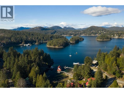 8127 REDROOFFS Road | Halfmoon Bay British Columbia | Slide Image Twenty-three