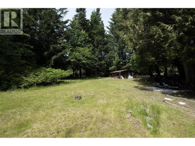 8127 REDROOFFS Road | Halfmoon Bay British Columbia | Slide Image Three